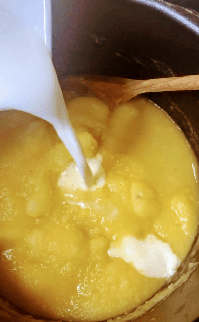 Pour milk into locro